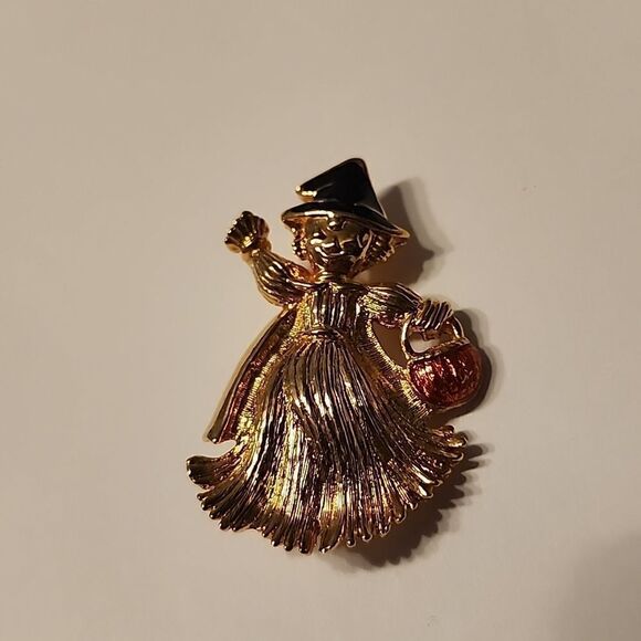 Vintage 1992 Avon unsigned enameled accent witch or lady scare crow brooch - Picture 1 of 4